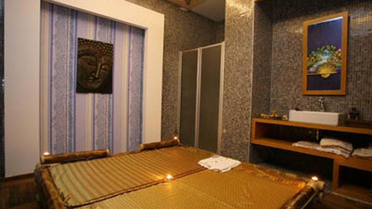 QUEEN ELiZABETH SUiTE HOTEL