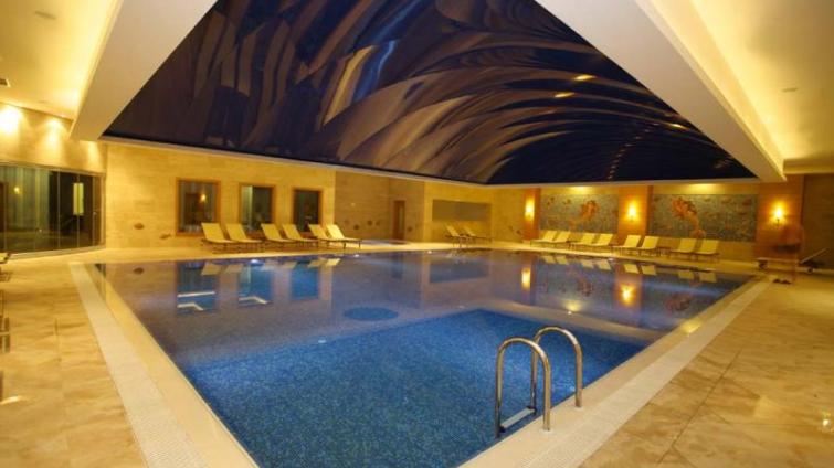 QUEEN ELiZABETH SUiTE HOTEL