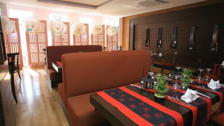 QUEEN ELiZABETH SUiTE HOTEL