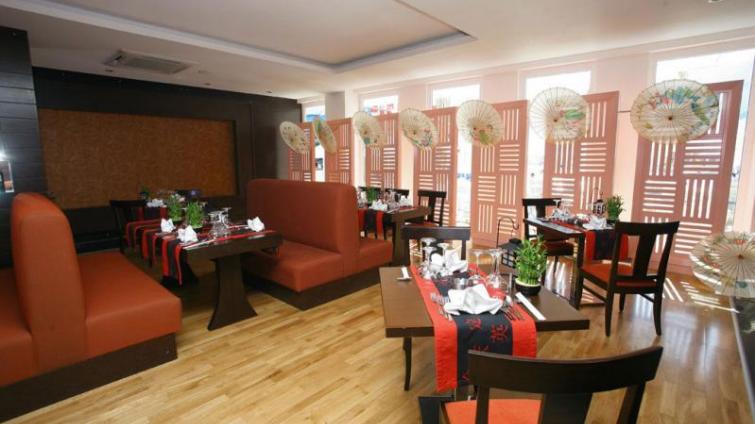 QUEEN ELiZABETH SUiTE HOTEL
