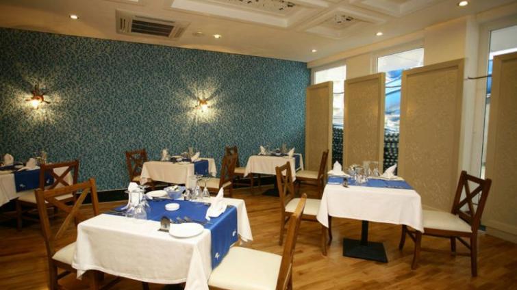 QUEEN ELiZABETH SUiTE HOTEL