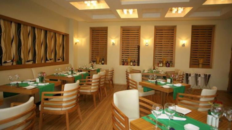 QUEEN ELiZABETH SUiTE HOTEL