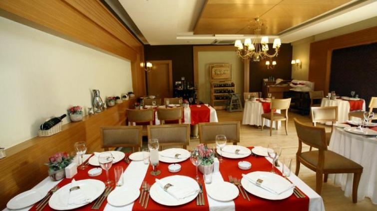 QUEEN ELiZABETH SUiTE HOTEL