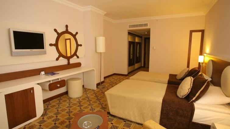 QUEEN ELiZABETH SUiTE HOTEL