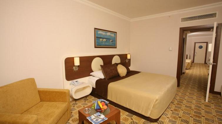 QUEEN ELiZABETH SUiTE HOTEL