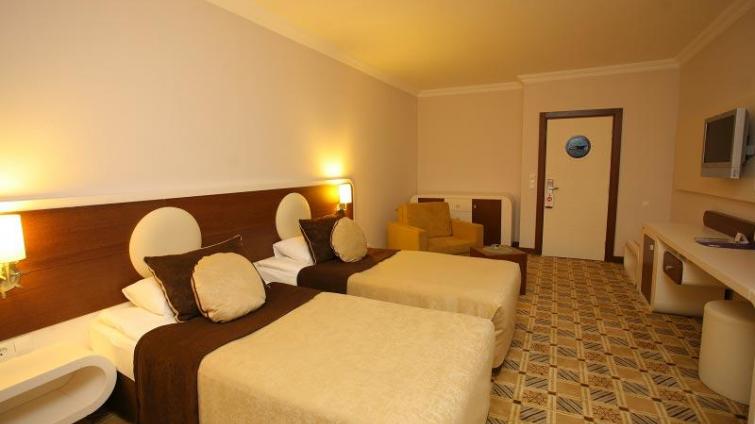 QUEEN ELiZABETH SUiTE HOTEL