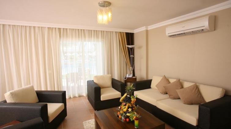 QUEEN ELiZABETH SUiTE HOTEL