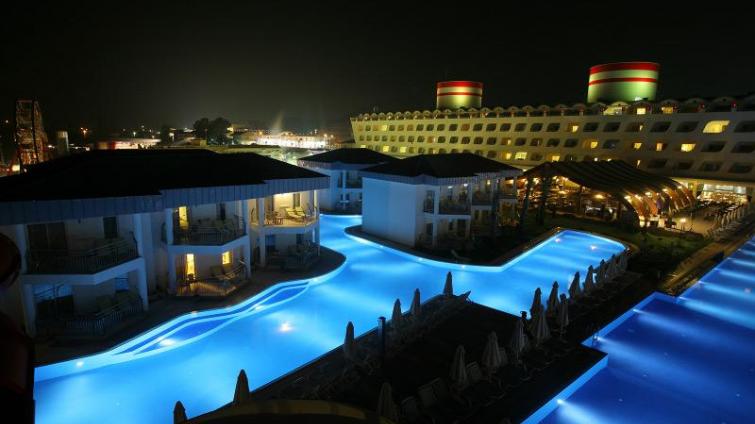 QUEEN ELiZABETH SUiTE HOTEL