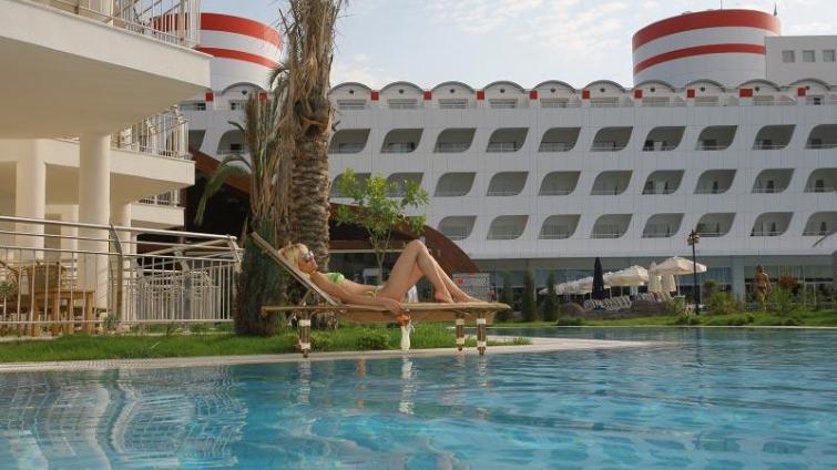 QUEEN ELiZABETH SUiTE HOTEL