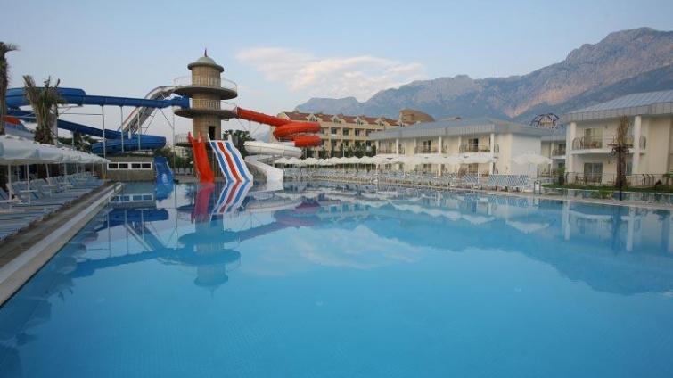 QUEEN ELiZABETH SUiTE HOTEL