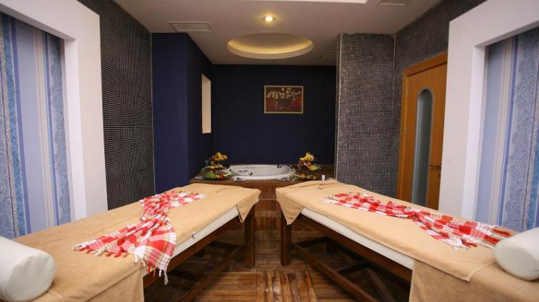 QUEEN ELiZABETH SUiTE HOTEL