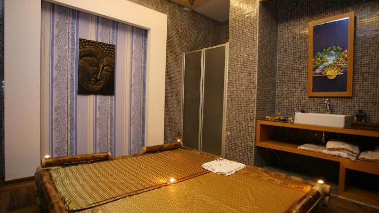 QUEEN ELiZABETH SUiTE HOTEL