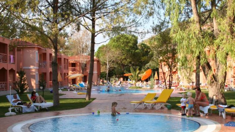 KUŞTUR CLUB HOLİDAY VİLLAGE 