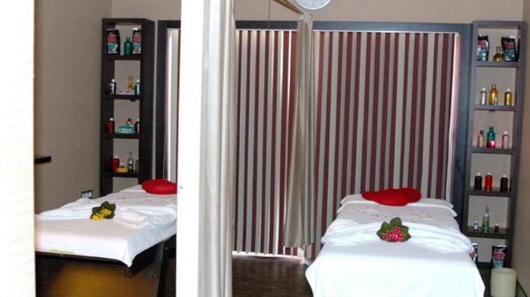 CHARiSMA DELUXE HOTEL