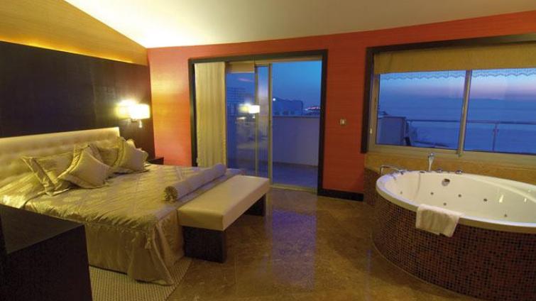 CHARiSMA DELUXE HOTEL