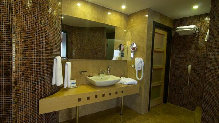 CHARiSMA DELUXE HOTEL