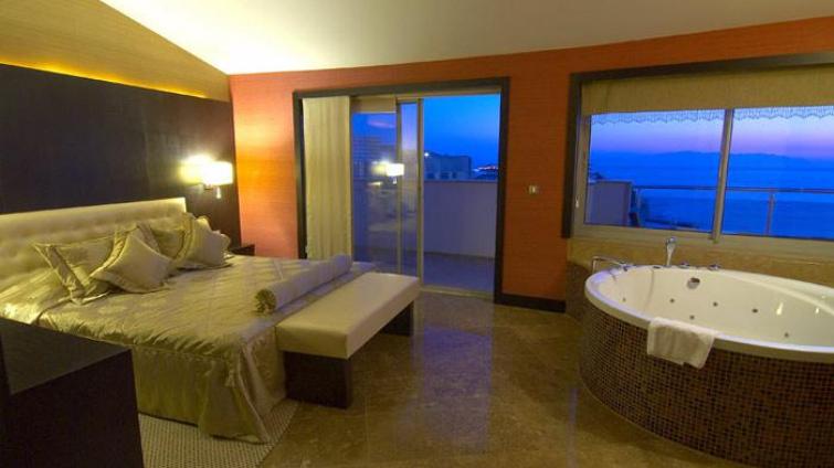 CHARiSMA DELUXE HOTEL