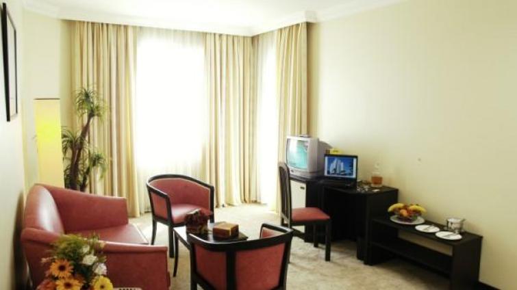 ADONiS HOTEL