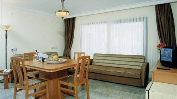 EGERiA OTEL BEACH CLUB