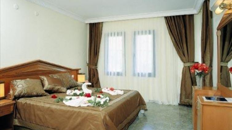 EGERiA OTEL BEACH CLUB