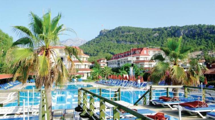 SAiLORS BEACH CLUB HOTEL
