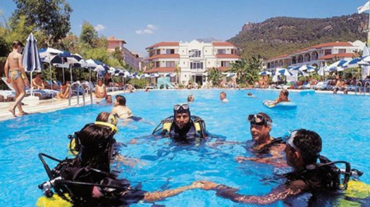 SAiLORS BEACH CLUB HOTEL