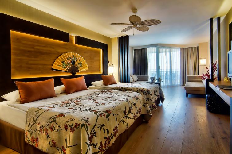 LiMAK LARA DE LUXE HOTEL & RESORT