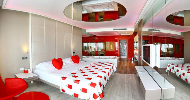 ADAM & EVE OTEL 